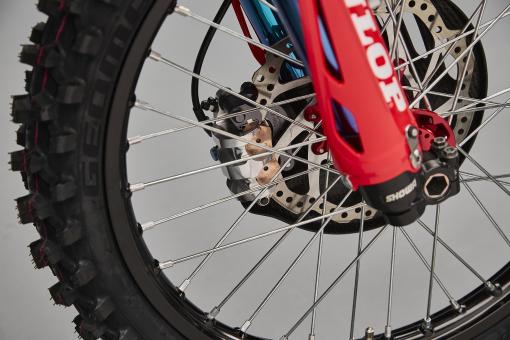 26 Jett Lawrence CRF450RWE_details 8