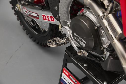 26 Jett Lawrence CRF450RWE_details 55