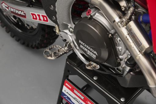 26 Jett Lawrence CRF450RWE_details 56