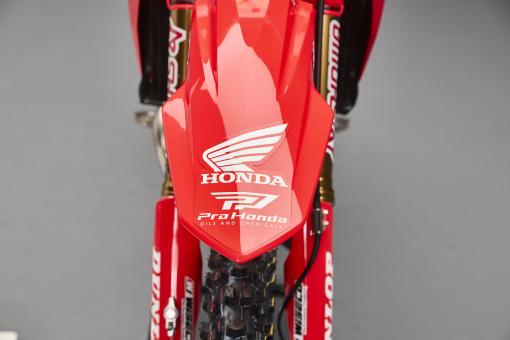 26 Jett Lawrence CRF450RWE_details 61