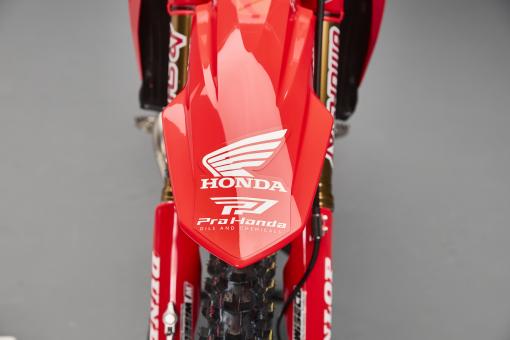 26 Jett Lawrence CRF450RWE_details 62