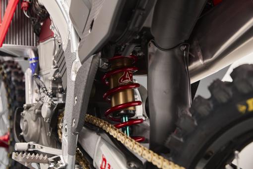 26 Jett Lawrence CRF450RWE_details 92