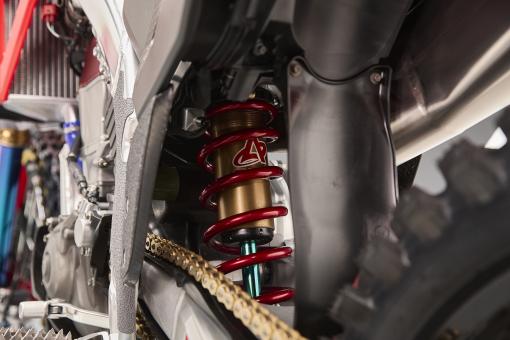 26 Jett Lawrence CRF450RWE_details 97