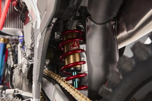26 Jett Lawrence CRF450RWE_details 96